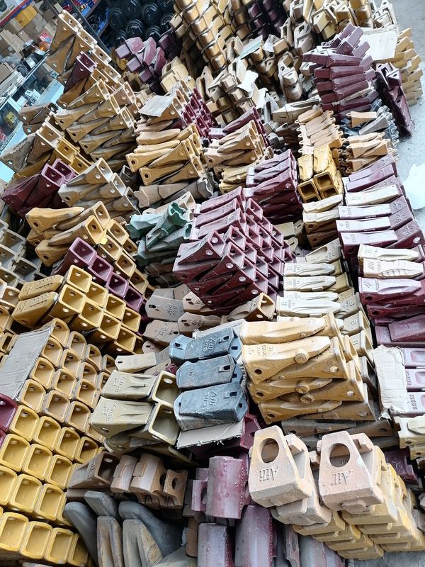 Pièces de seau de pelleteuse forgée Dents et adaptateur pour EX100-2 Max ouverture de mâchoire 500