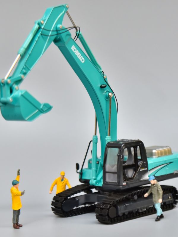 KOBELCO SK330 Excavateur en alliage modèle 1/50 Jouet de décoration à l'échelle du métal
