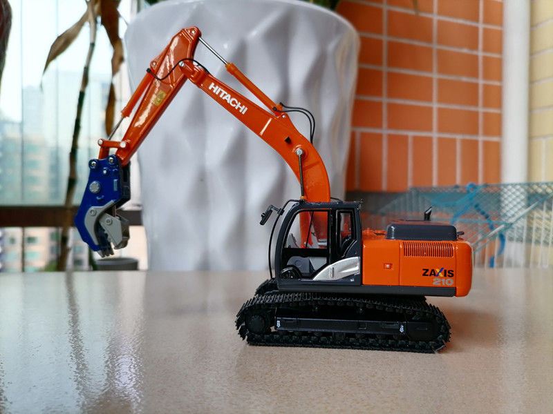Authentique 1/50 Hitachi ZAXIS250LC-5 ZX200 ZX350LC-6 Modèle de jouet de moulage par excavation