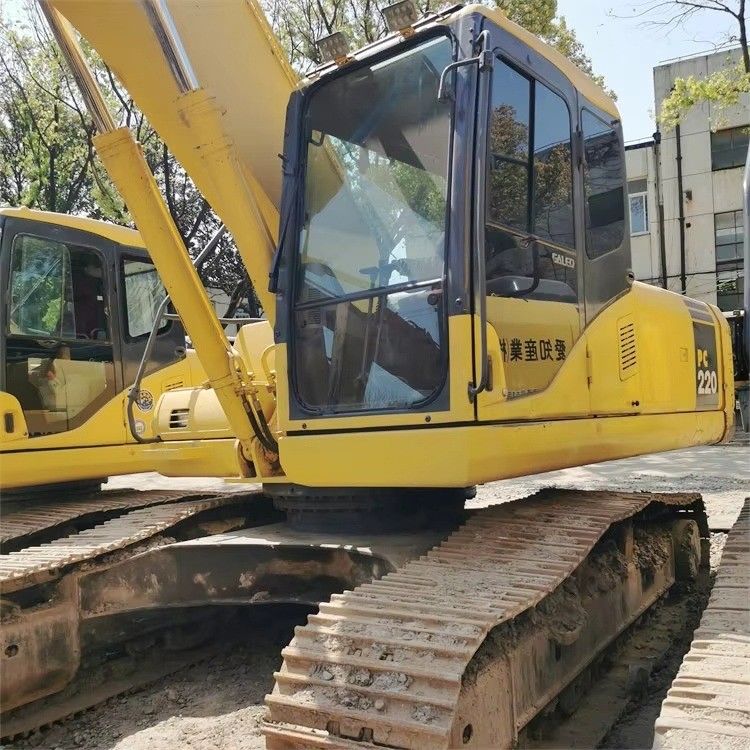 Excavateur Komatsu PC200-6 d'occasion avec moteur Cummins réaménagé pour la construction minière