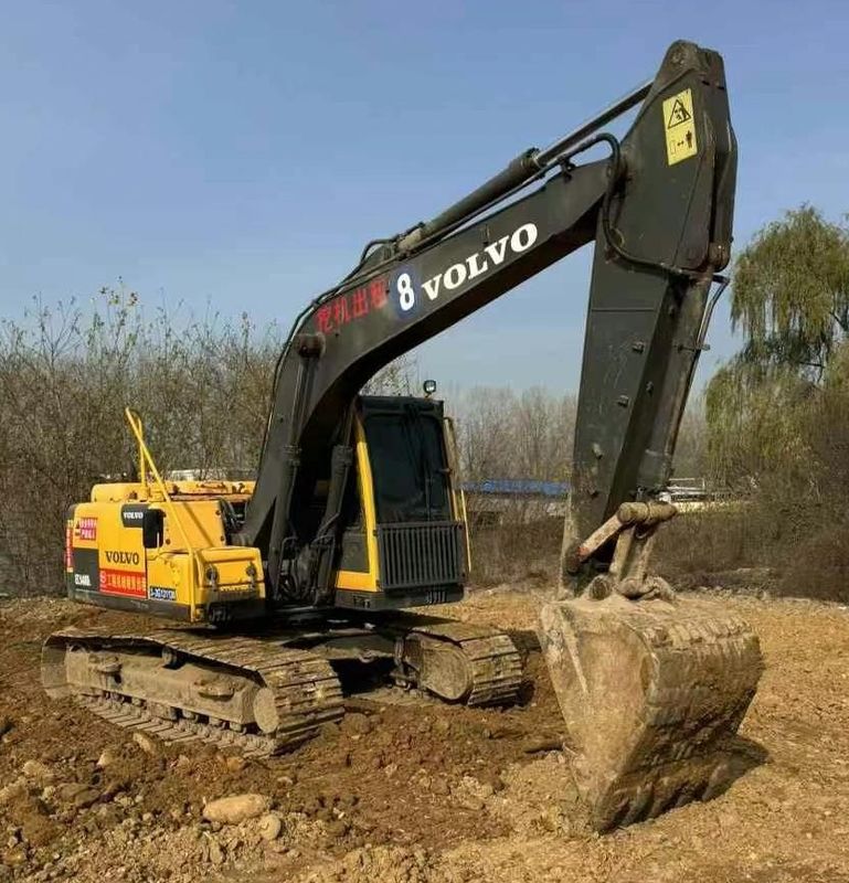 Excavateur Volvo EC140 d'occasion en parfait état prêt à être expédié rapidement dans le monde entier