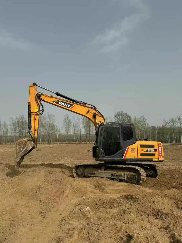 Excavatrice utilisée SANY SY135 de 13,5 tonnes pour la construction
