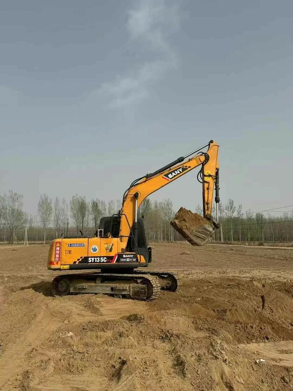 Excavatrice utilisée SANY SY135 de 13,5 tonnes pour la construction
