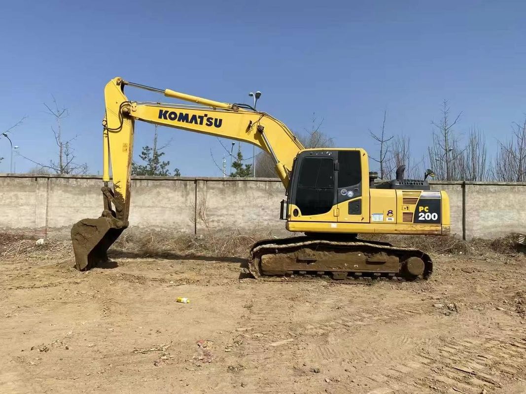 Excavateur Komatsu PC200-8M0 de 20 tonnes pour projets de construction