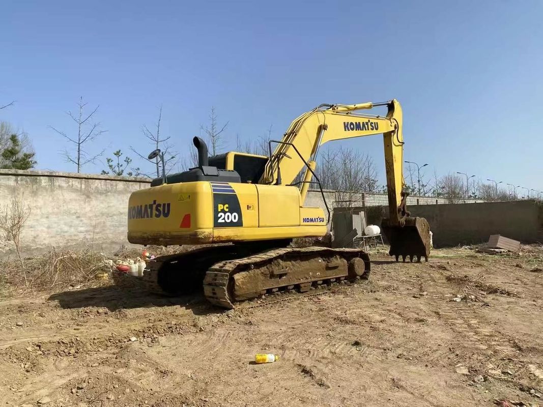 Excavateur Komatsu PC200-8M0 de 20 tonnes pour projets de construction