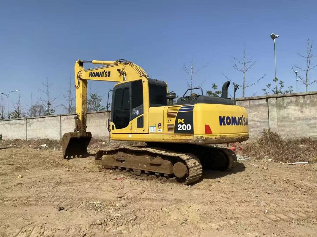 Excavateur Komatsu PC200-8M0 de 20 tonnes pour projets de construction