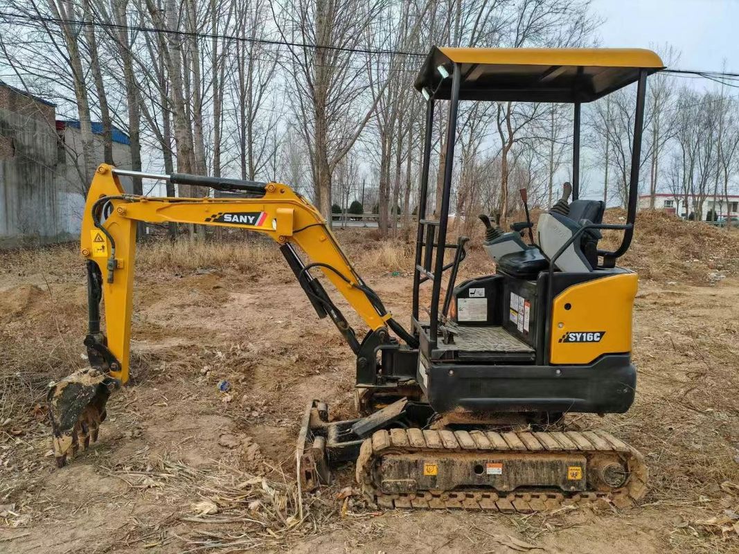 Excavatrice miniature SANY SY16C 1.6T, parfaite pour les travaux de paysage et de services publics.