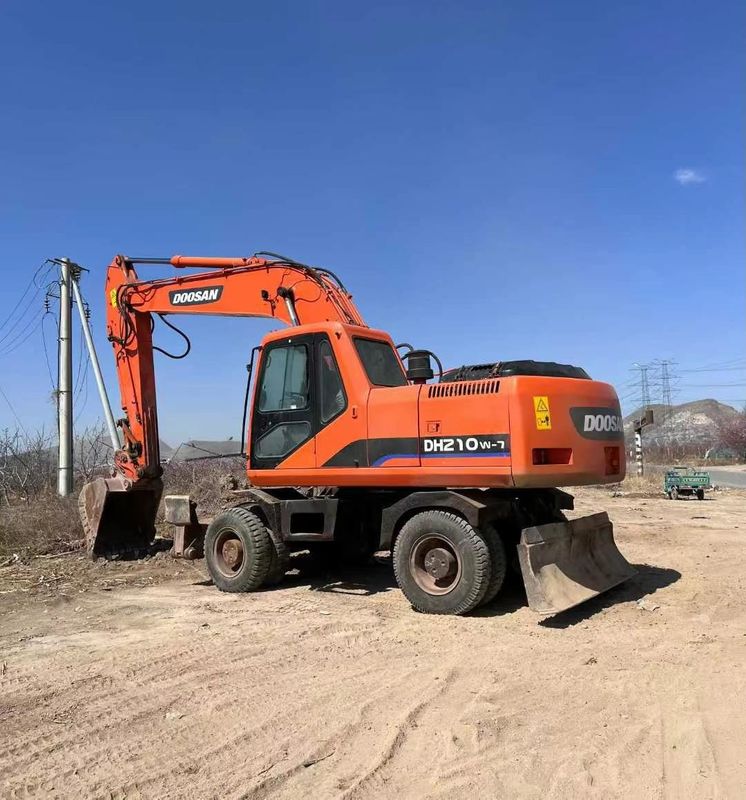 Excavateur à roues Doosan DH210 avec entraînement hydraulique et poids de fonctionnement