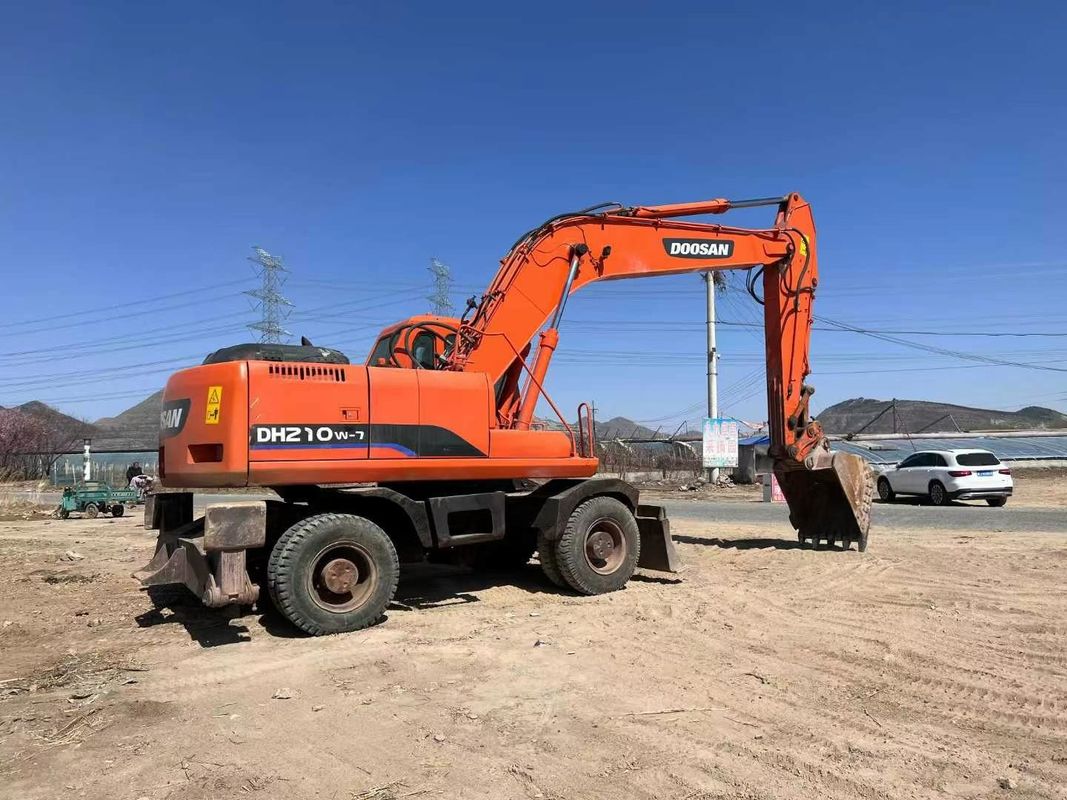 Excavateur à roues Doosan DH210 avec entraînement hydraulique et poids de fonctionnement
