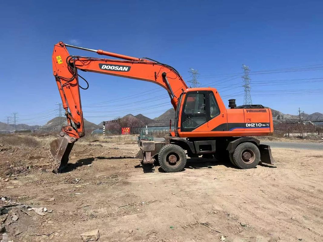 Excavateur à roues Doosan DH210 avec entraînement hydraulique et poids de fonctionnement
