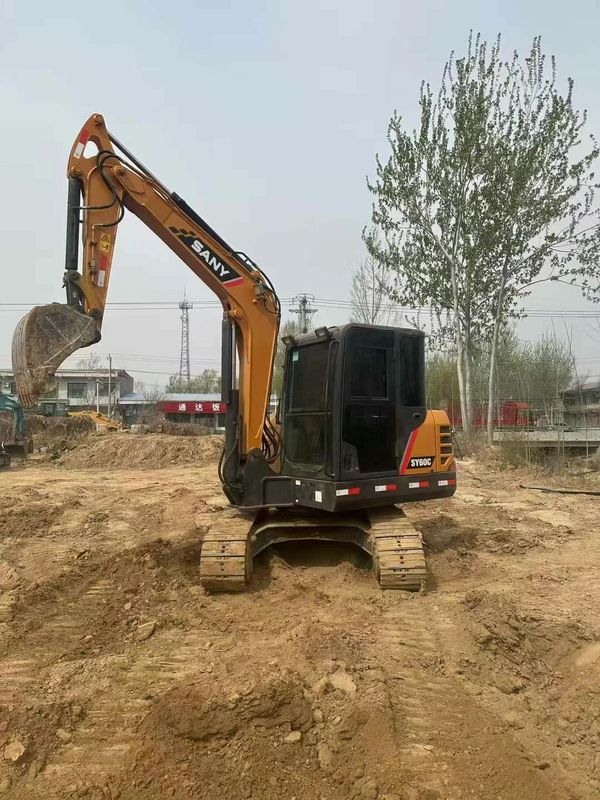 Excavateur Sany 60C d'occasion, en bon état, peu de temps de travail, prix compétitif, expédition rapide.