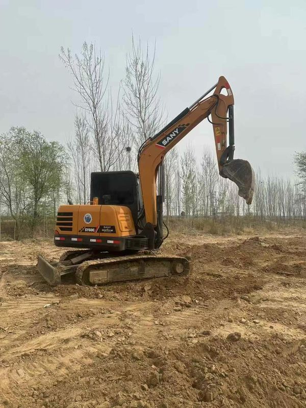 Excavateur Sany 60C d'occasion, en bon état, peu de temps de travail, prix compétitif, expédition rapide.