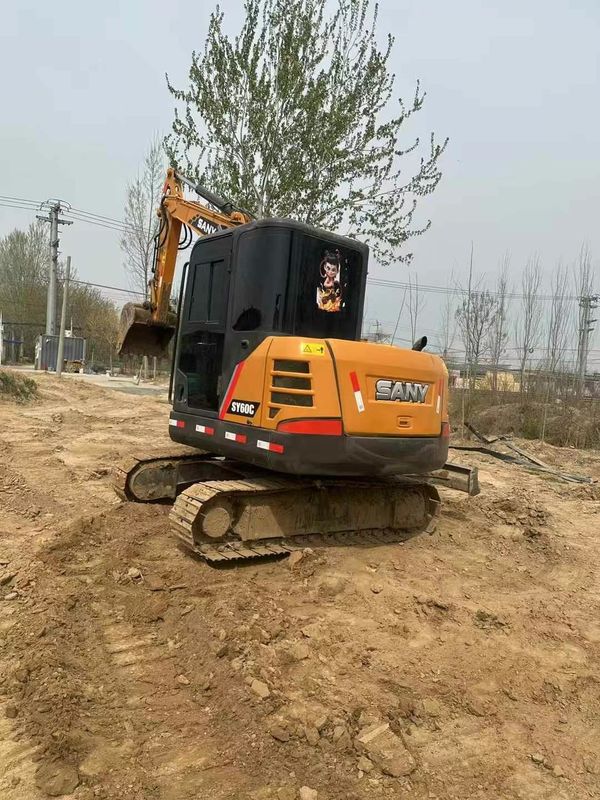 Excavateur Sany 60C d'occasion, en bon état, peu de temps de travail, prix compétitif, expédition rapide.