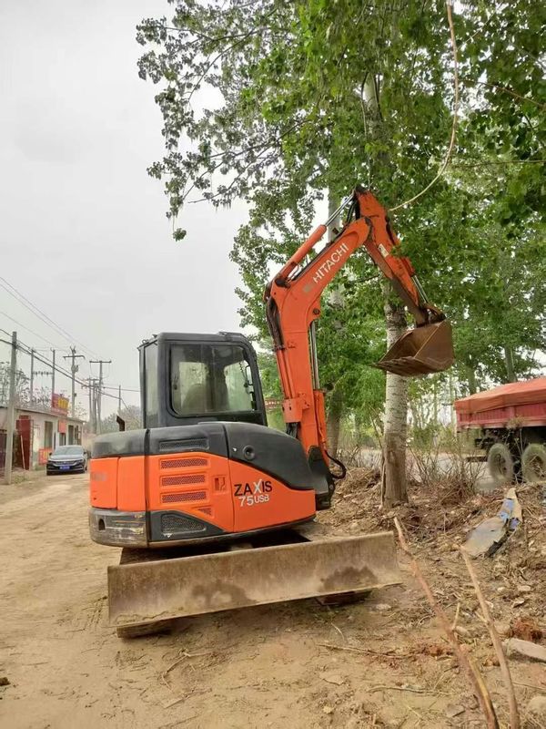Excavatrice usée Hitachi ZX75-US 7,5 tonnes Mini-excavatrice Machines de construction en bon état