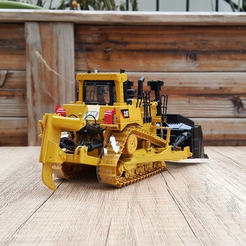 DM 1/50 D10T2 Bulldozer de piste Modèle moulé à la fonte Véhicule de construction 85532C Collectible