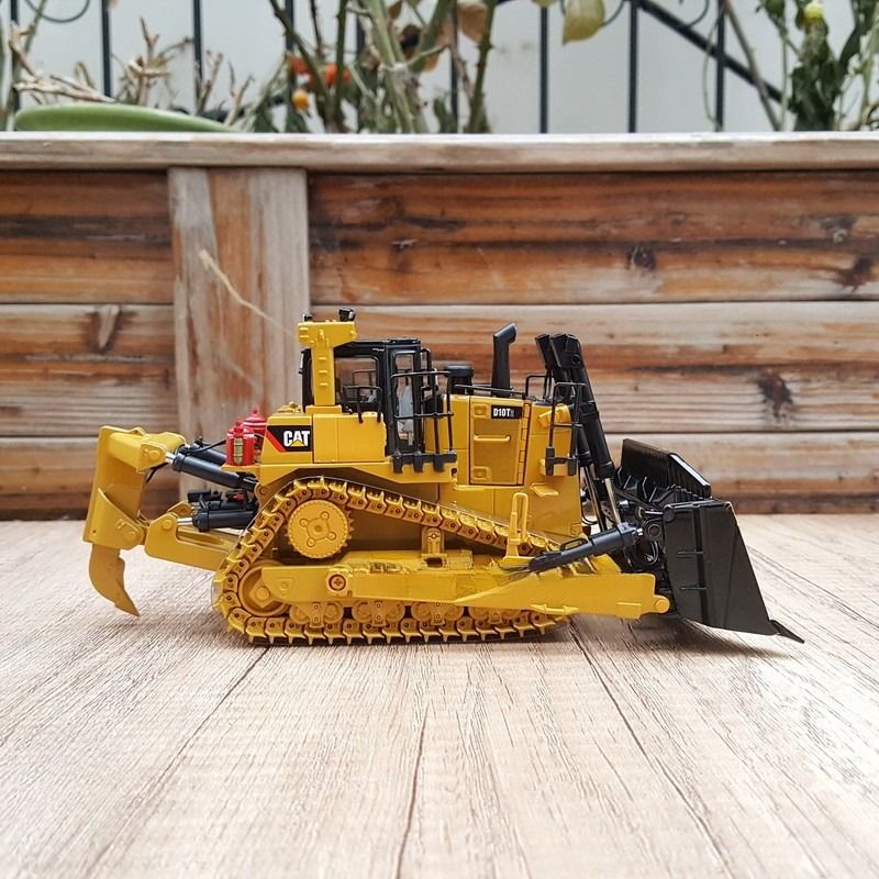 DM 1/50 D10T2 Bulldozer de piste Modèle moulé à la fonte Véhicule de construction 85532C Collectible
