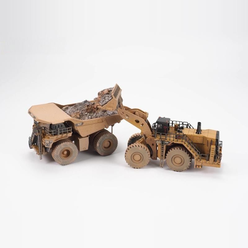Diecast Masters Ensemble de modèles de scène boueuse de chargeuse sur pneus et de tombereau minier à l'échelle 1/125 85762