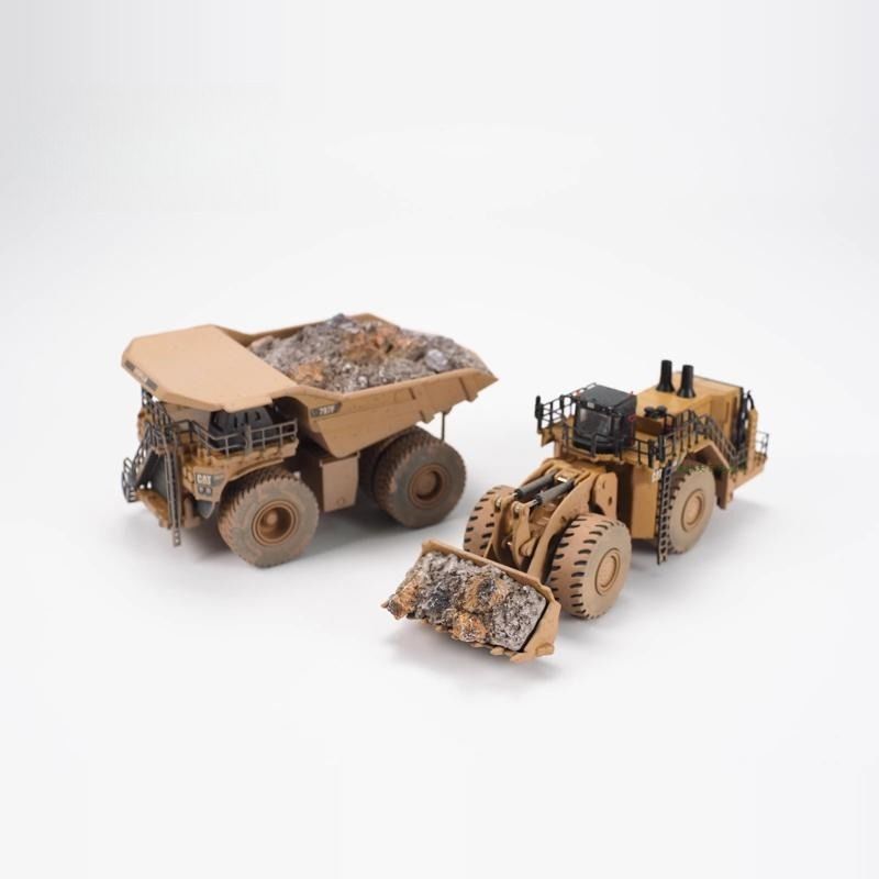 Diecast Masters Ensemble de modèles de scène boueuse de chargeuse sur pneus et de tombereau minier à l'échelle 1/125 85762