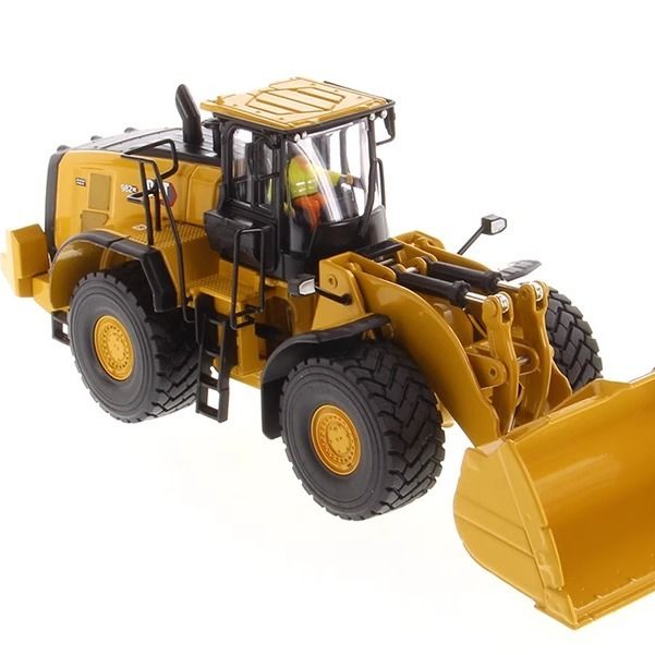 DM New 982 XE Wheel Loader 1/50 Scale Alloy Vehicle Model 85685 Diecast Masters