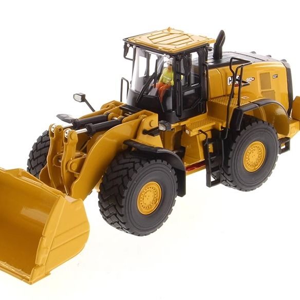 DM New 982 XE Wheel Loader 1/50 Scale Alloy Vehicle Model 85685 Diecast Masters
