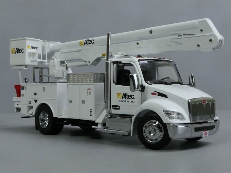 1/32 Peterbilt 536 Avec Plateforme Élévatrice Aérienne Altec AA55 DM Modèle 71105