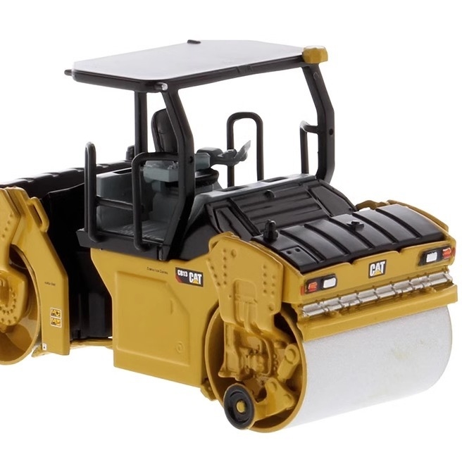 1:64 DM CB-13 Modèle de rouleau vibrant Caterpillar Véhicule d'ingénierie de construction 85630