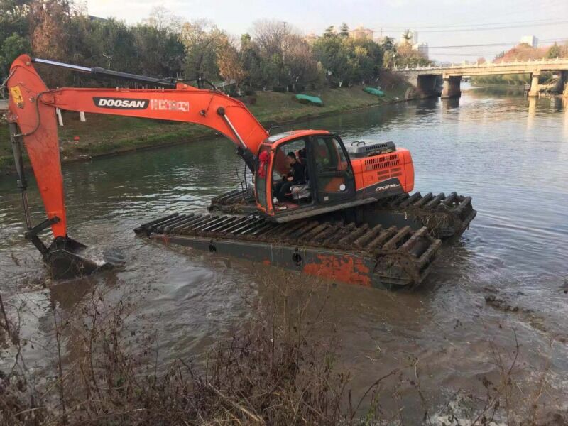 Pontoon de creuseur amphibie sous-carrosserie réservoir flottant pour les travaux d'eau sur terre humide fournisseur