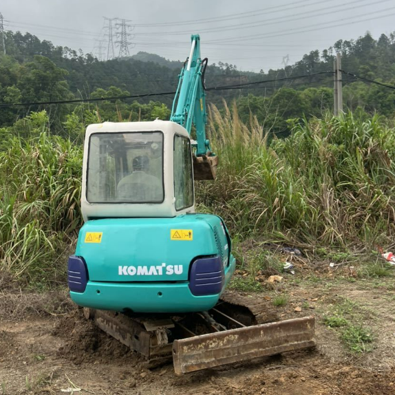 Pelle compacte Komatsu PC30-7 avec cabine Mini-pelle d'occasion de 3 tonnes - Machines Komatsu pour creusement fin, mini-équipement à faible consommation de carburant à vendre