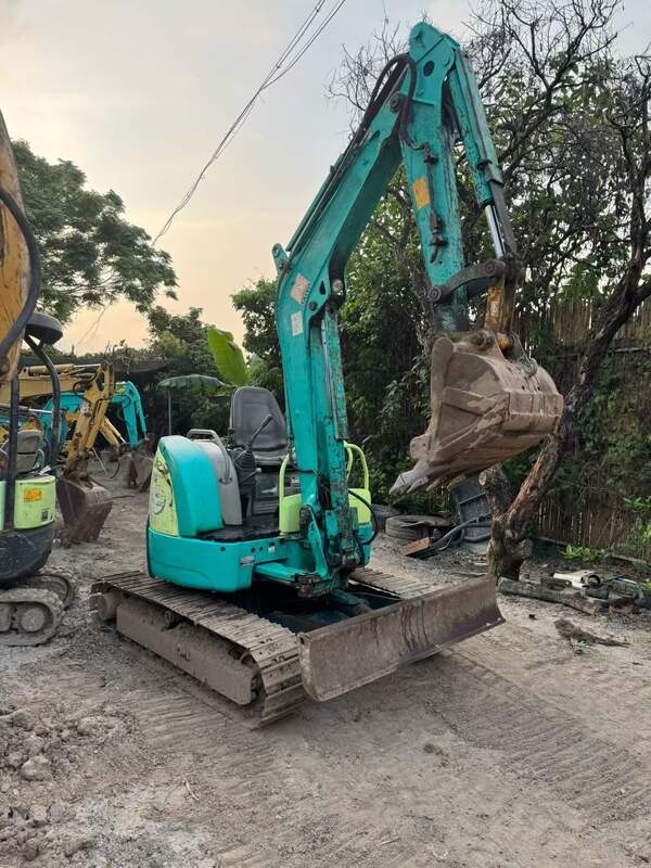 Excavateur à rouleaux YANMARR Vio30 3 tonnes en stock à vendre
