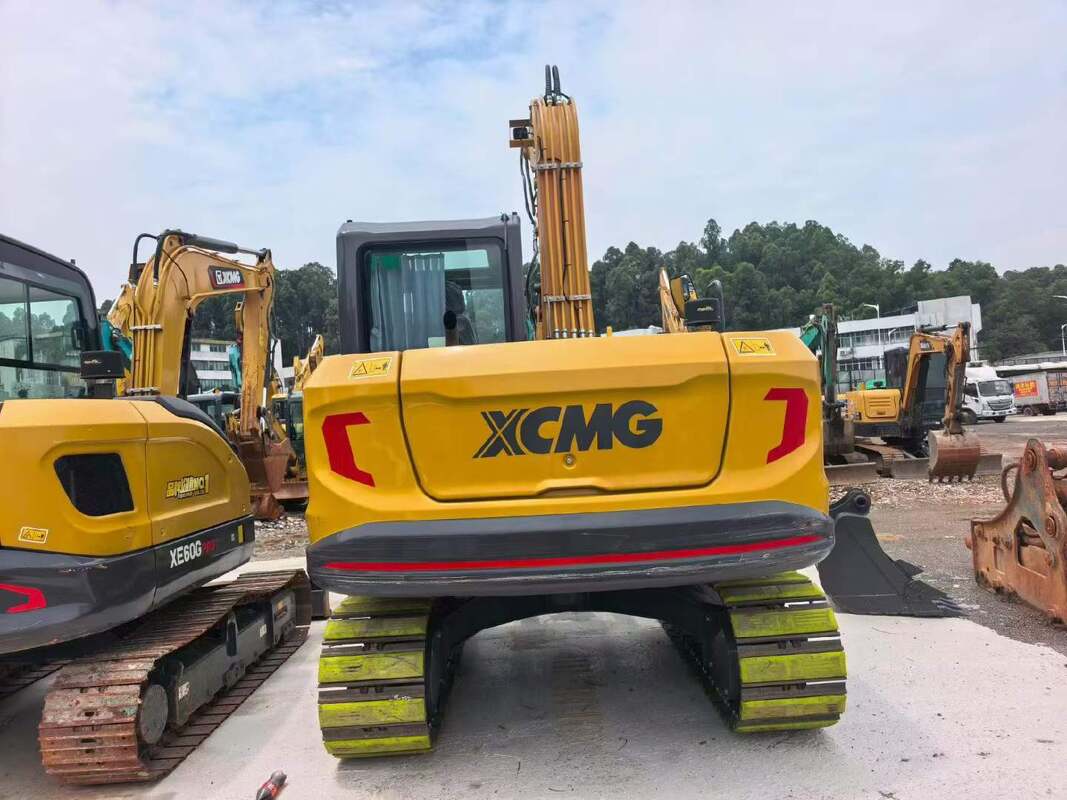 98% Excavateur XCMG XE75G neuf avec plaquette en caoutchouc