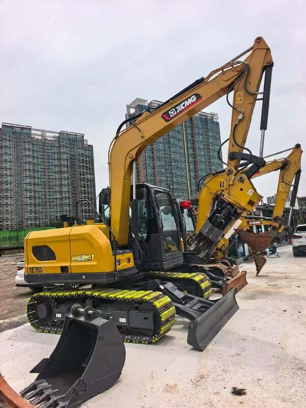 98% Excavateur XCMG XE75G neuf avec plaquette en caoutchouc